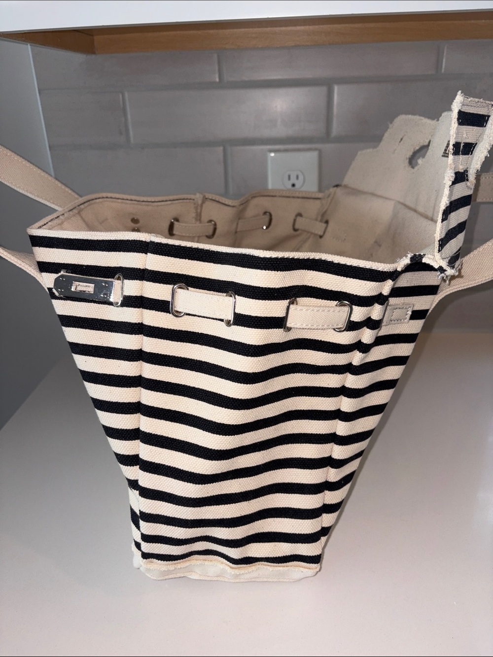 Sunwin Madaket Large Striped Canvas Tote Bag Black White Silver Hardware - Picture 6 of 8
